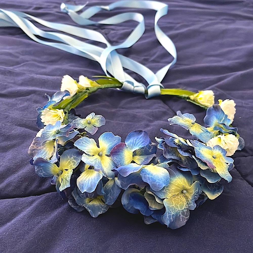 Flowered headpiece - Picture 2 of 4
